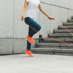 Czy skakanka to cardio? Sprawdź, jak wpływa na kondycję i spalanie kalorii