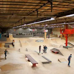 Najlepsze skateparki w USA - odkryj niesamowite miejsca do jazdy