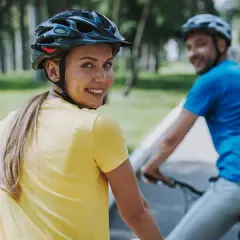 Czy kask na rowerze jest obowiązkowy? Sprawdź przepisy i uniknij mandatu!