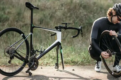 Jak wymienić oponę w rowerze - uniknij najczęstszych błędów