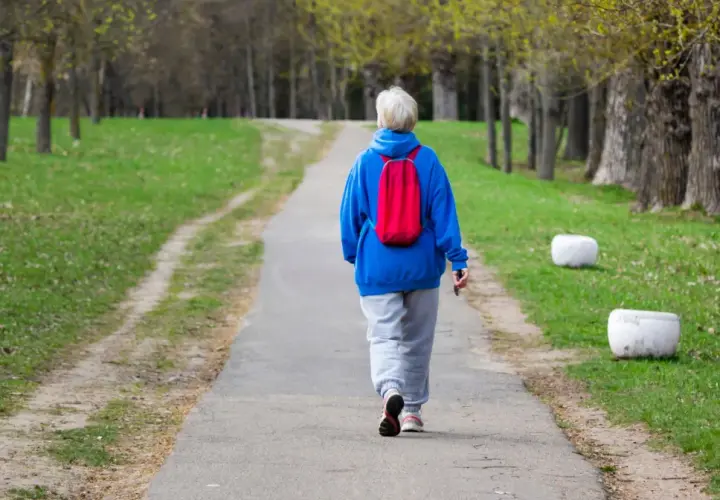 Czy spacer to cardio? Sprawdź, jak chodzenie wpływa na zdrowie i spalanie kalorii