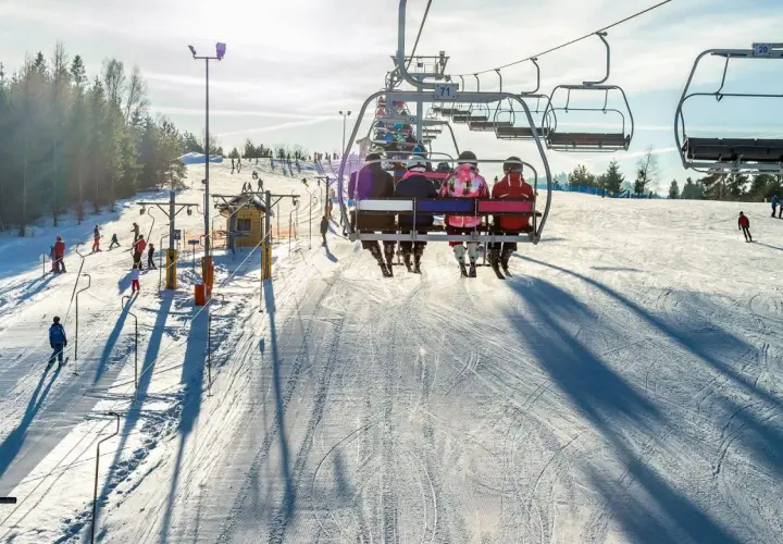Stoki narciarskie w Świętokrzyskiem - idealne miejsca na narty i snowboard