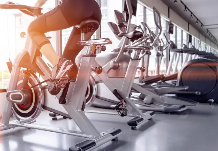 Trening siłowy czy cardio: co wybrać dla lepszych efektów odchudzania?
