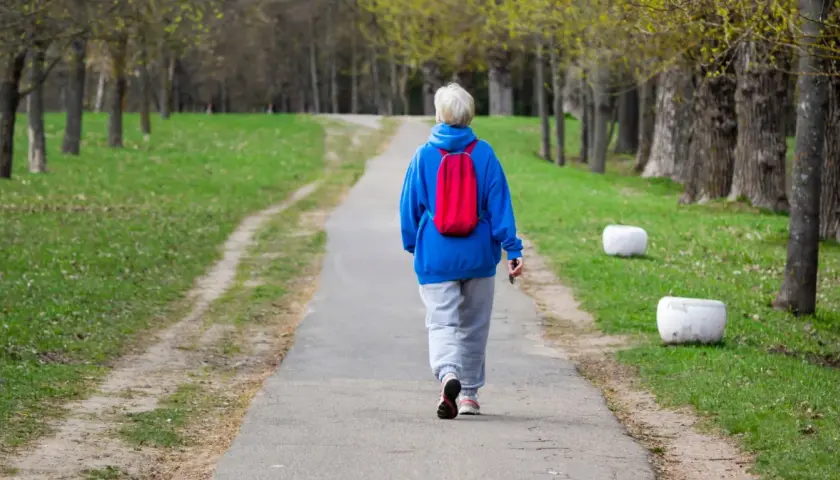Czy spacer to cardio? Sprawdź, jak chodzenie wpływa na zdrowie i spalanie kalorii