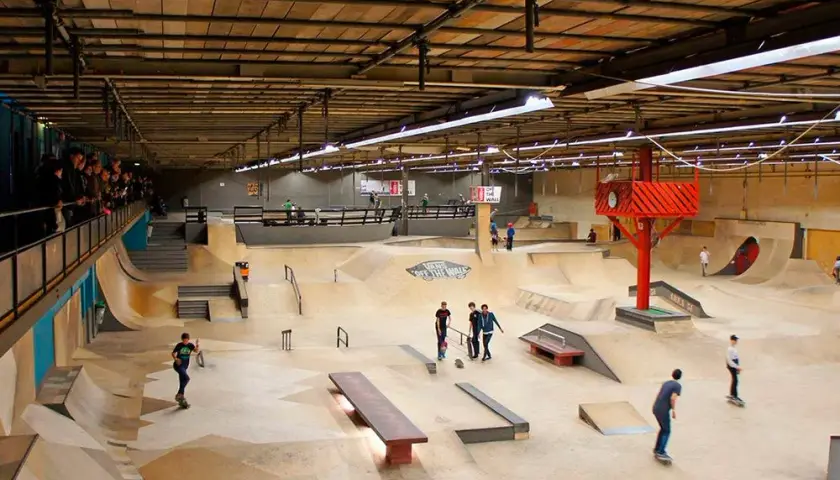 Najlepsze skateparki w USA - odkryj niesamowite miejsca do jazdy