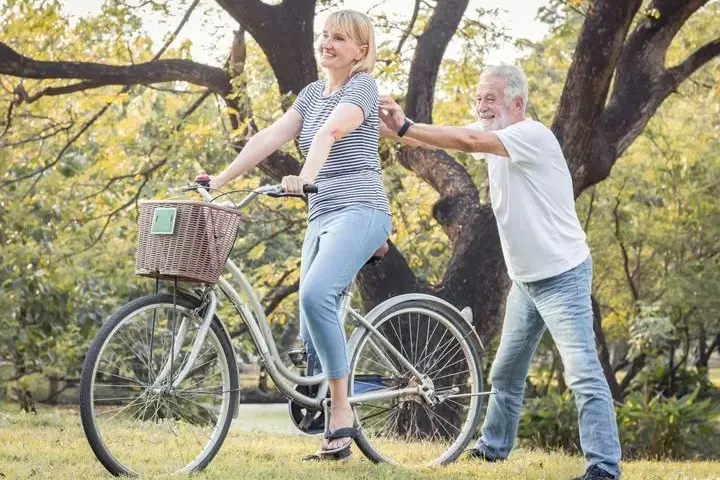 Jaki rower najzdrowszy dla kręgosłupa? Sprawdź, by uniknąć bólu pleców