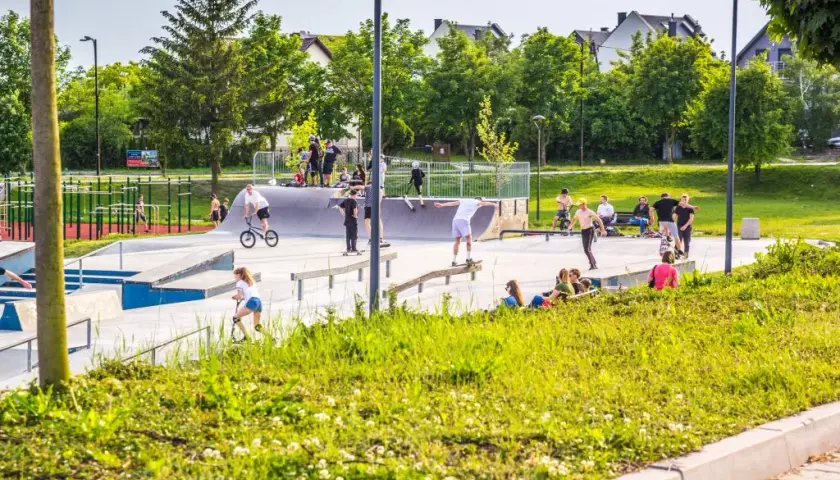 Skatepark Busko-Zdrój: Idealne miejsce dla miłośników sportów ekstremalnych