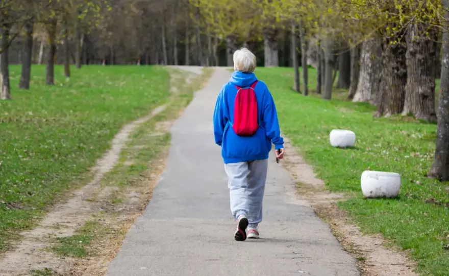 Czy spacer to cardio? Sprawdź, jak chodzenie wpływa na zdrowie i spalanie kalorii