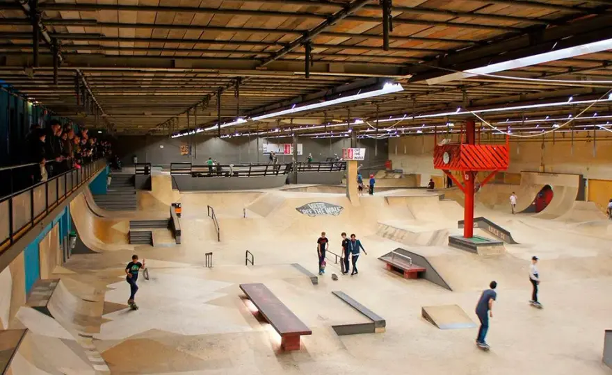 Najlepsze skateparki w USA - odkryj niesamowite miejsca do jazdy