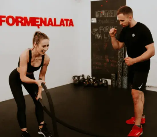 Ile naprawdę kosztuje trening personalny i jak uniknąć przepłacania?