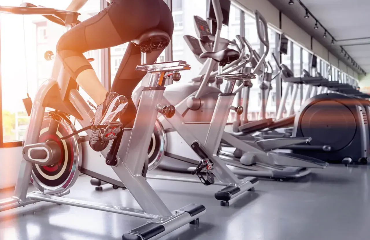 Trening siłowy czy cardio: co wybrać dla lepszych efektów odchudzania?