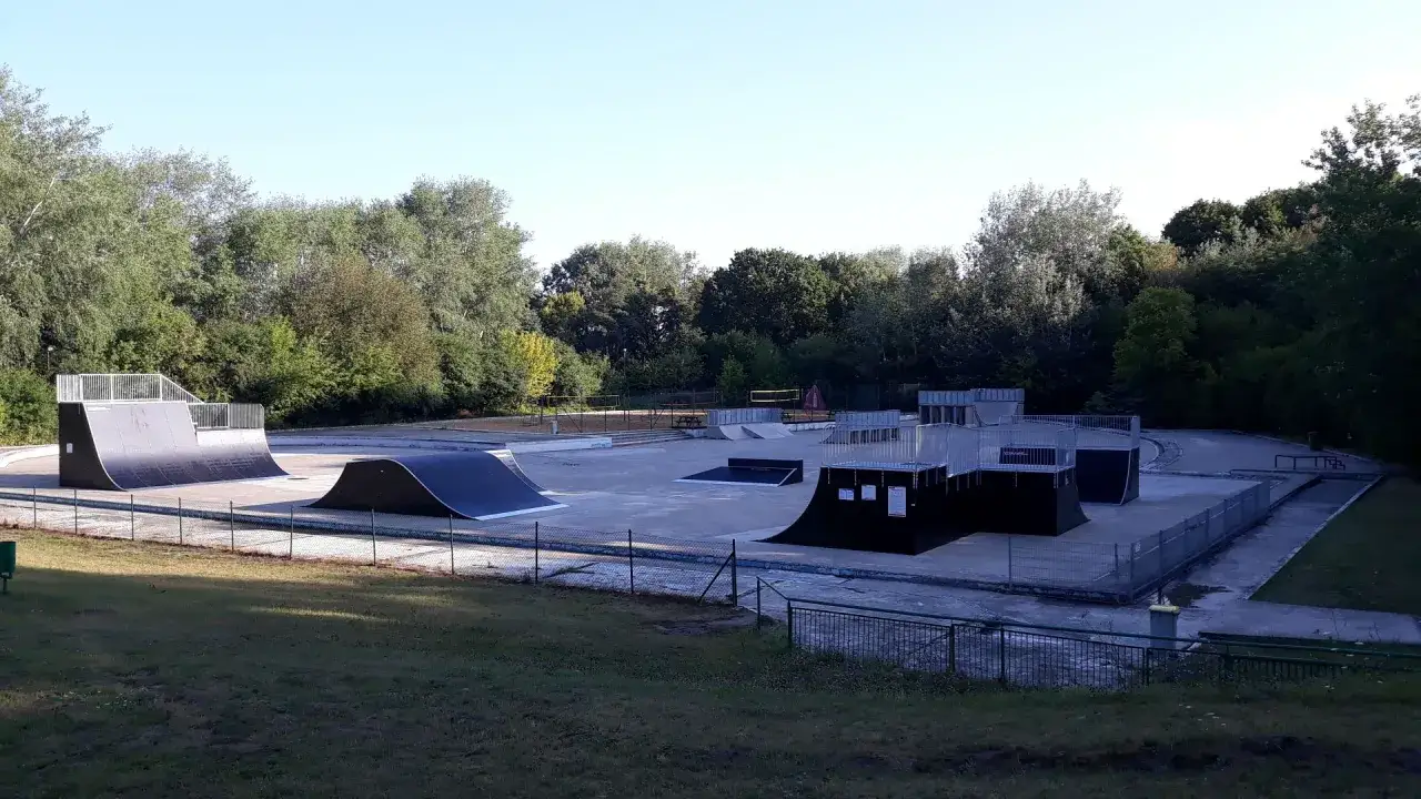 Zdjęcie Skatepark Poznań - Odkryj najlepsze miejsca do jazdy i zabawy